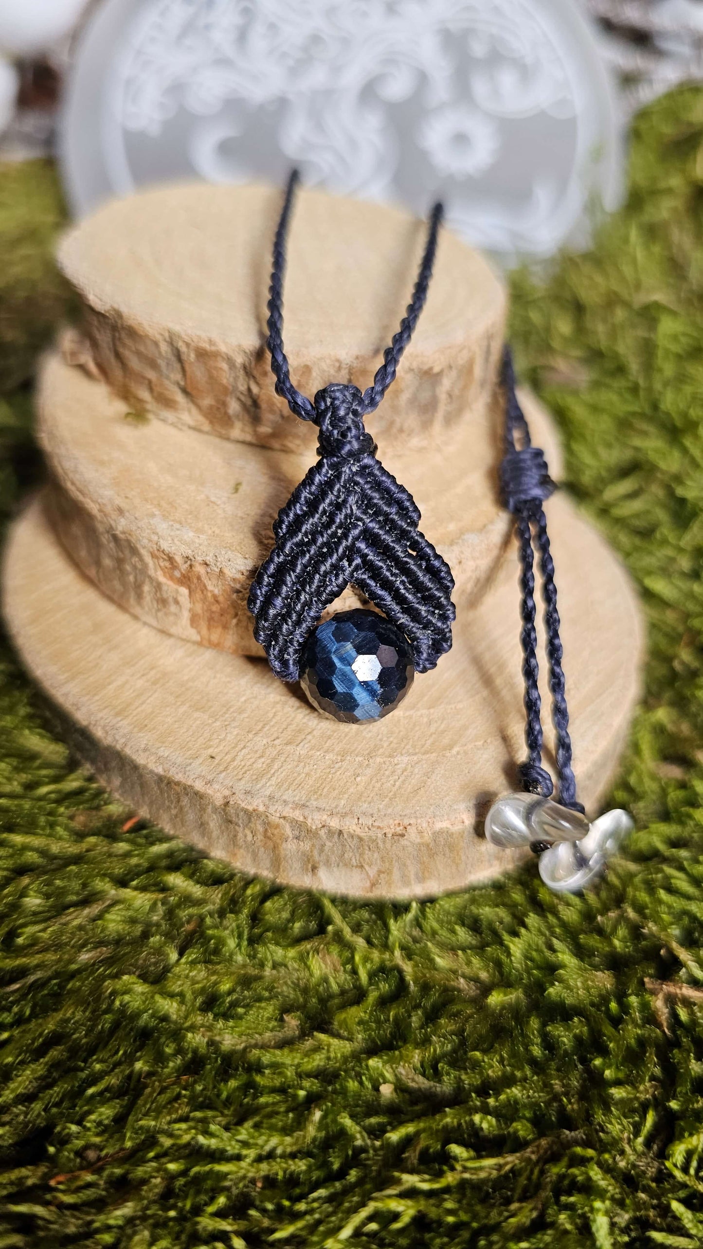 Collier macramé "porte-bonheur" œil de Faucon