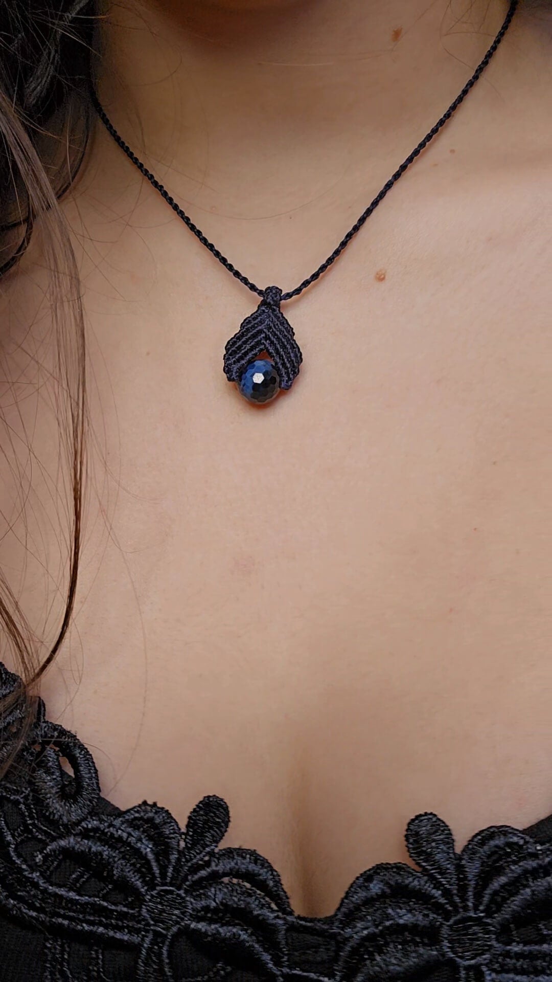 Collier macramé "porte-bonheur" œil de Faucon